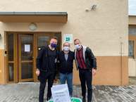 Zväčšiť fotografiu - Hokejové legendy pomáhajú zariadeniam v trenčianskom kraji - 96861819_291568361839617_7180095917637238784_n