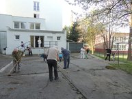 Jarná brigáda klientov považskobystrického centra sociálnych služieb - bystričan - m_DSCN4599