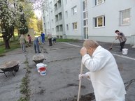 Jarná brigáda klientov považskobystrického centra sociálnych služieb - bystričan - m_DSCN4609
