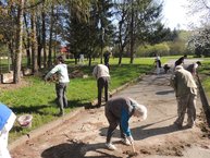 Jarná brigáda klientov považskobystrického centra sociálnych služieb - bystričan - m_DSCN4638