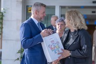 Zväčšiť fotografiu - Klienti sa tešia z úspechov i vynovených priestorov