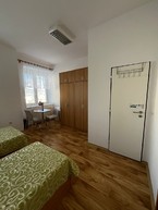 Zväčšiť fotografiu - Klienti sa tešia z úspechov i vynovených priestorov