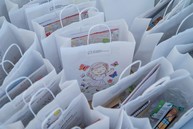 Zväčšiť fotografiu - Klienti sa tešia z úspechov i vynovených priestorov