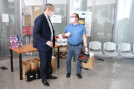 Zväčšiť fotografiu - Kraj pokračuje s distribuovaním ochranných prostriedkov pre zariadenia sociálnych služieb - IMG_0029