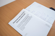 Zväčšiť fotografiu - Obdarovali sme všetky župné zariadenia sociálnych služieb - CSS AVE DCA_odovzdanie AED a tablet_mini (2)