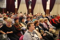 Seniorov mesta nováky potešili svojim originálnym vystúpením deti z materskej školy - IMG_5311