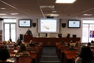 Takmer stovku odborných zamestnancov zariadení sociálnych služieb a špeciálnych škôl prilákal seminár na tému „autizmus“ - IMG_7484