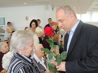 Úctu k starším preukázali klientom aj v css bystričan - m_DSCN1601