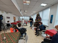 Zväčšiť fotografiu - Z vianočných darčekov od župných zamestnancov sa tešili seniori aj deti - 20211216_090800