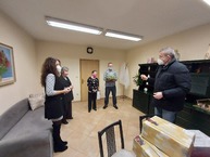 Zväčšiť fotografiu - Z vianočných darčekov od župných zamestnancov sa tešili seniori aj deti - 20211216_100302