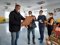 Zväčšiť fotografiu - Z vianočných darčekov od župných zamestnancov sa tešili seniori aj deti - 20211216_112440