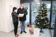 Zväčšiť fotografiu - Z vianočných darčekov od župných zamestnancov sa tešili seniori aj deti - IMG_4658