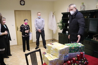 Zväčšiť fotografiu - Z vianočných darčekov od župných zamestnancov sa tešili seniori aj deti - IMG_4684
