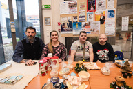 Zväčšiť fotografiu - Župní zamestnanci rozdávajú radosť klientom zariadení sociálnych služieb - TSK_trhy_utorok_mini (12 of 34)