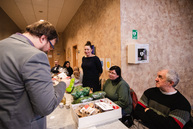 Zväčšiť fotografiu - Župní zamestnanci rozdávajú radosť klientom zariadení sociálnych služieb - TSK_trhy_utorok_mini (1 of 34)