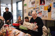 Zväčšiť fotografiu - Župní zamestnanci rozdávajú radosť klientom zariadení sociálnych služieb - TSK_trhy_utorok_mini (23 of 34)