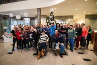 Zväčšiť fotografiu - Župní zamestnanci rozdávajú radosť klientom zariadení sociálnych služieb - TSK_trhy_utorok_mini (32 of 34)