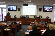 Zväčšiť fotografiu - Krajský parlament rokoval v tomto roku po prvýkrát, programu dominovalo riešenie prebytočného majetku župy - IMG_5134