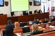 Zväčšiť fotografiu - Krajský parlament sa venoval téme župných nemocníc, ale aj projektom, ktoré chce kraj realizovať za pomoci eurofondov - 