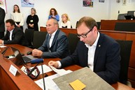 Zväčšiť fotografiu - Na májovom rokovaní poslanci riešili budúcnosť krajských nemocníc aj prvú zmenu rozpočtu