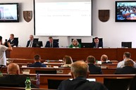 Zväčšiť fotografiu - Poslanci schválili 1. zmenu rozpočtu, najviac financií pôjde do oblasti zdravotníctva - DSC_8081