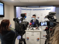 Zväčšiť fotografiu - V budúcom roku župa investuje najviac financií do rekonštrukcie ciest, modernizácie škôl a krajských nemocníc - IMG_20201123_161139
