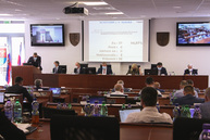 Zväčšiť fotografiu - Župa minulý rok hospodárila s prebytkom viac ako 25 mil. eur, pokračovať bude v rozbehnutých investíciách - TSK_zastupitelstvo (2 of 15)