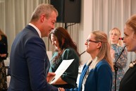 Zväčšiť fotografiu - Ak nie je naša práca pretkaná láskou, tak je zbytočná