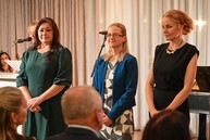 Zväčšiť fotografiu - Ak nie je naša práca pretkaná láskou, tak je zbytočná