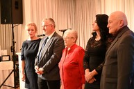 Zväčšiť fotografiu - Ak nie je naša práca pretkaná láskou, tak je zbytočná