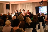 Zväčšiť fotografiu - Ak nie je naša práca pretkaná láskou, tak je zbytočná