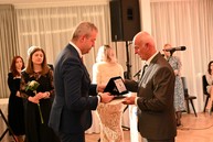 Zväčšiť fotografiu - Ak nie je naša práca pretkaná láskou, tak je zbytočná