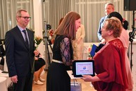 Zväčšiť fotografiu - Ak nie je naša práca pretkaná láskou, tak je zbytočná