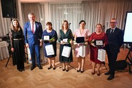 Zväčšiť fotografiu - Ak nie je naša práca pretkaná láskou, tak je zbytočná