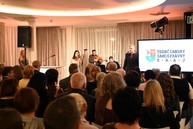 Zväčšiť fotografiu - Ak nie je naša práca pretkaná láskou, tak je zbytočná