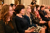 Zväčšiť fotografiu - Ak nie je naša práca pretkaná láskou, tak je zbytočná