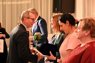 Zväčšiť fotografiu - Ak nie je naša práca pretkaná láskou, tak je zbytočná