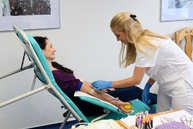 Zväčšiť fotografiu - Aké benefity prináša so sebou darcovstvo krvi? - 20190529_TSK_Kvapka_krvi_003w