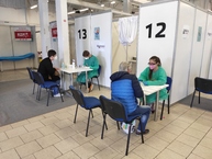 Zväčšiť fotografiu - Jednodávkovú vakcínu budú podávať už aj na trenčianskom výstavisku! - Očkovanie_05-1 (116)