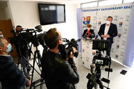 Zväčšiť fotografiu - Laboratórne testovanie na koronavírus funguje oddnes aj v trenčíne - 20200325_TSK_krizovy_012w