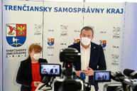 Zväčšiť fotografiu - Laboratórne testovanie na koronavírus funguje oddnes aj v trenčíne - 20200325_TSK_krizovy_013w