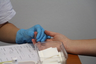 Letná kvapka krvi trenčianskej župy prekonala tú minuloročnú, v prvý deň konania prilákala takmer 50 darcov. zajtra pokračuje v nsp považská bystrica a nsp prievidza. - IMG_5650