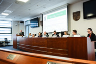 Zväčšiť fotografiu - Minister sa stretol so zdravotníkmi z trenčianskeho kraja - TSK_MZ_okruhly stol (37 of 42)