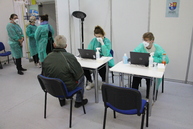 Zväčšiť fotografiu - Na trenčianskom výstavisku sa opäť očkuje! - IMG_0015