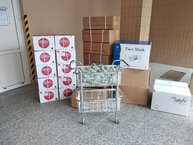 Zväčšiť fotografiu - Ochranné prostriedky od štátu pre záchrannú zdravotnú službu si už prevzala aj považskobystrická nemocnica - 91702450_2626671144214362_1426684128803160064_o
