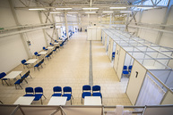 Zväčšiť fotografiu - Prihláste sa na očkovanie v kvc už tento víkend! toto potrebujete vedieť - TSK_príprava vakcinačného centra_mini(30)