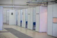 Zväčšiť fotografiu - Prihláste sa na očkovanie v kvc už tento víkend! toto potrebujete vedieť - TSK_príprava vakcinačného centra_mini(7)