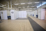 Zväčšiť fotografiu - Príprava na spustenie krajského vakcinačného centra v trenčíne napreduje - TSK_príprava vakcinačného centra_mini(11)