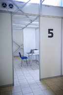 Zväčšiť fotografiu - Príprava na spustenie krajského vakcinačného centra v trenčíne napreduje - TSK_príprava vakcinačného centra_mini(12)