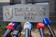 Zväčšiť fotografiu - Sprísnené opatrenia budú platiť v 7 okresoch trenčianskeho kraja - TSK_COVID tlačovka_web (1 of 20)